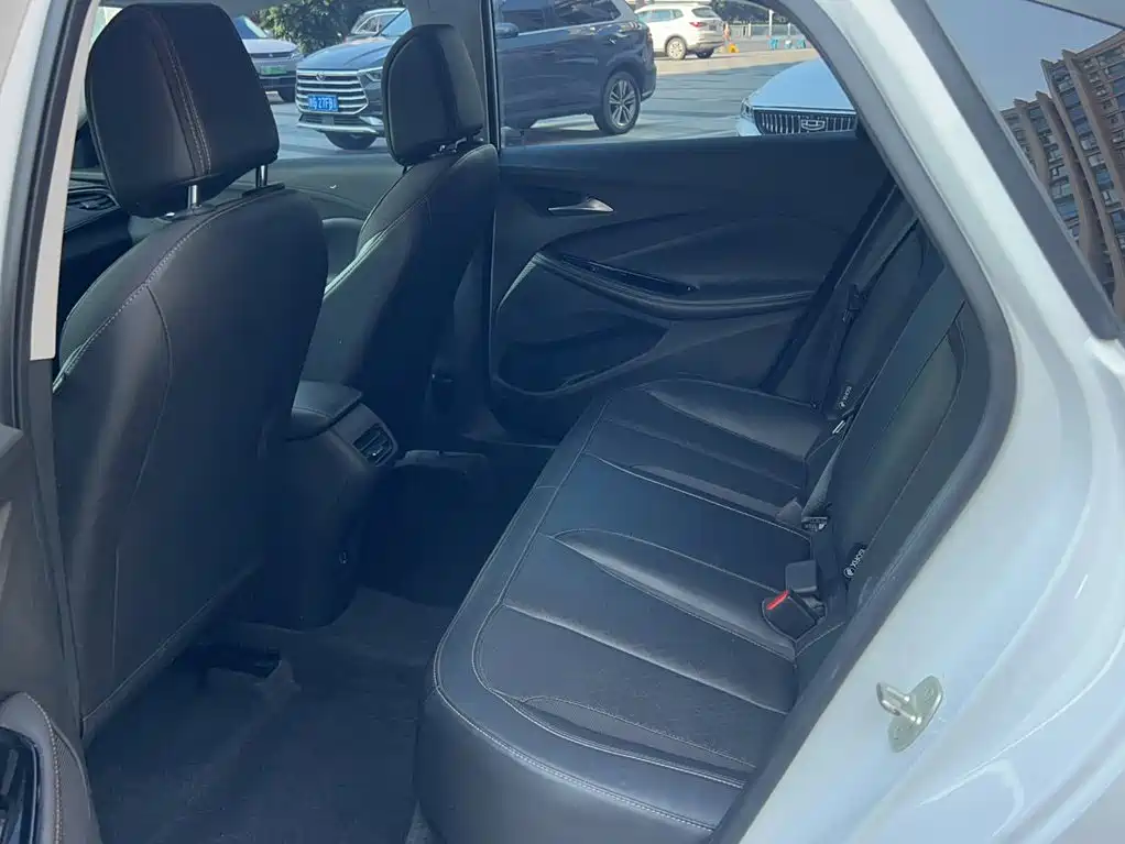 Buick Verano — миниатюра 12