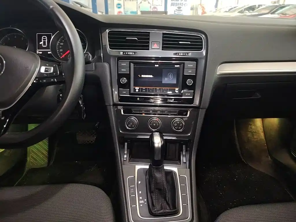 Volkswagen Golf — миниатюра 13