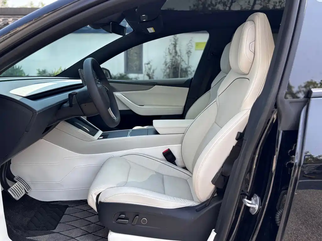 Tesla Model Y L — миниатюра 11