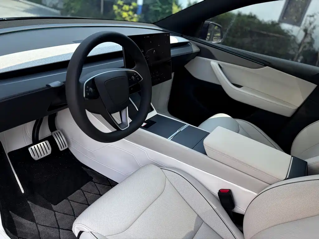Tesla Model Y L — миниатюра 8