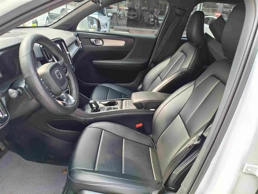 Volvo XC40 — миниатюра 5