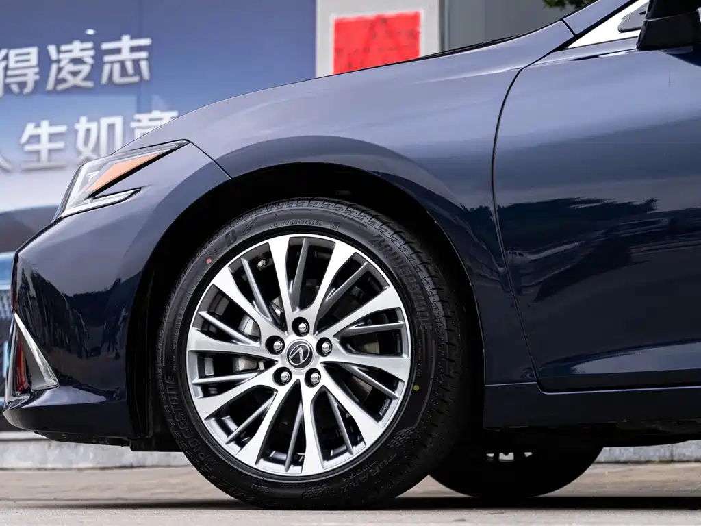 Lexus ES — миниатюра 7