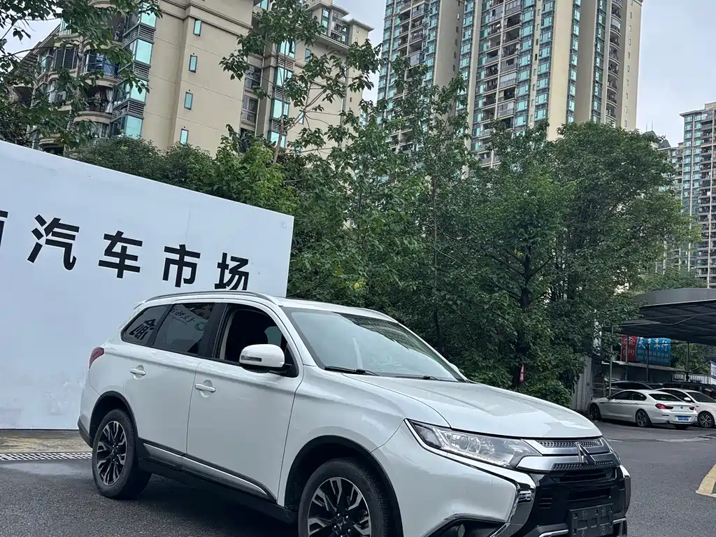 Mitsubishi Outlander 2020 2.0L Enjoy 5 мест