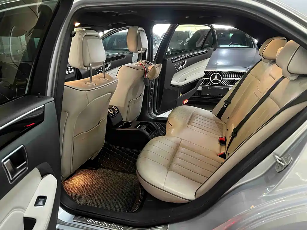 Mercedes-Benz E-Class — миниатюра 6