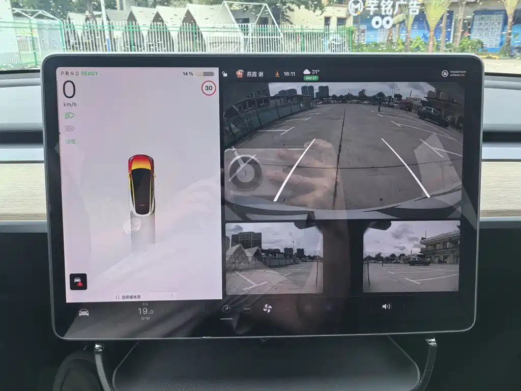 Tesla Model Y — миниатюра 18