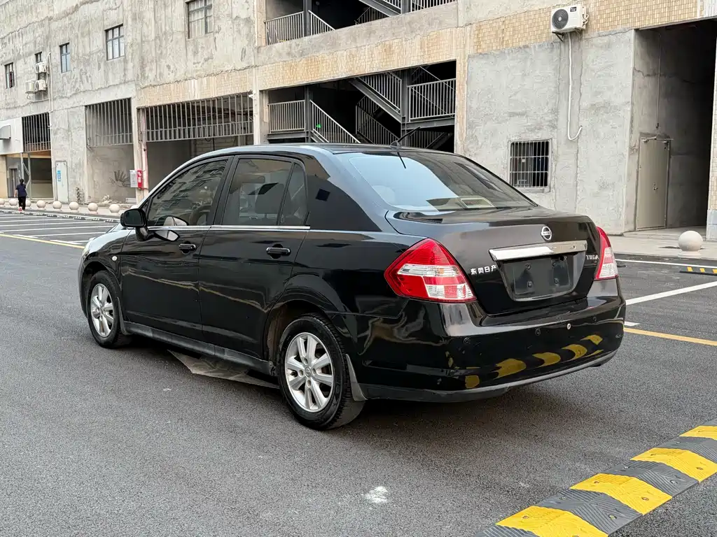 Nissan Tiida 2009 1.6L AT