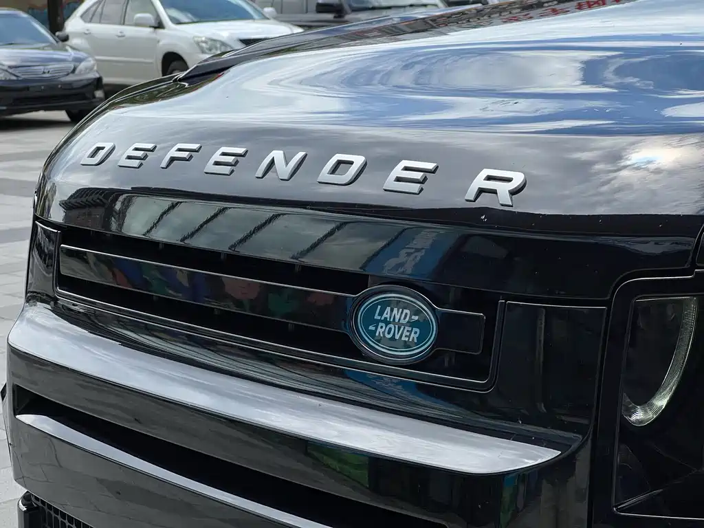 LAND ROVER DEFENDER