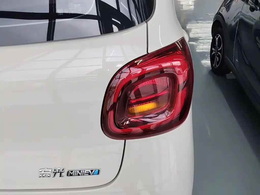 Wuling MINIEV — миниатюра 8