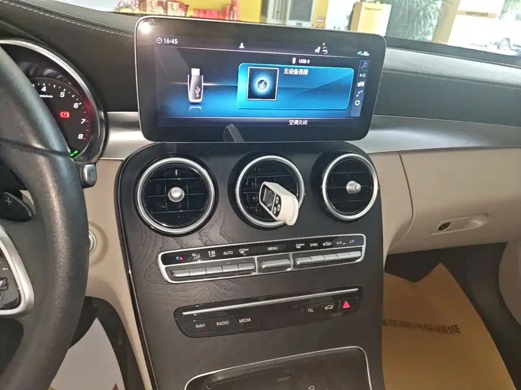 Mercedes-Benz C-Class — миниатюра 13