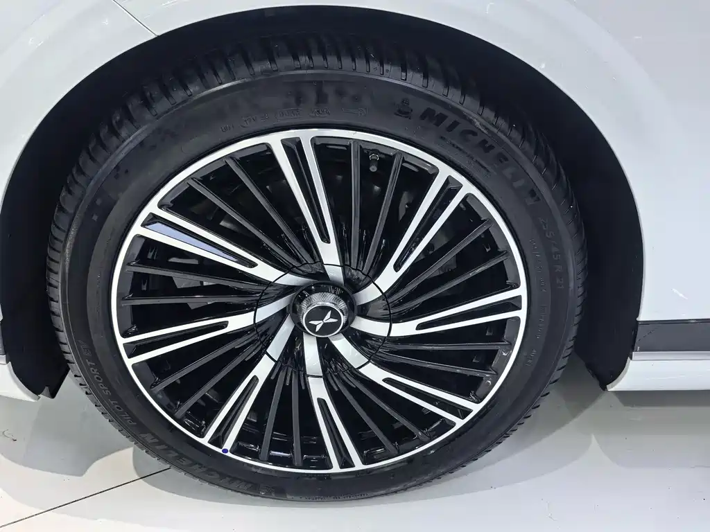 XPeng G9 — миниатюра 5
