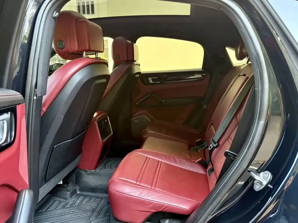 Porsche Cayenne — миниатюра 5