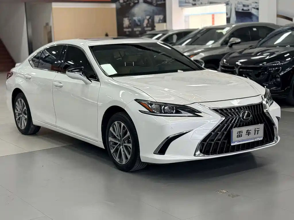 Lexus ES 2023