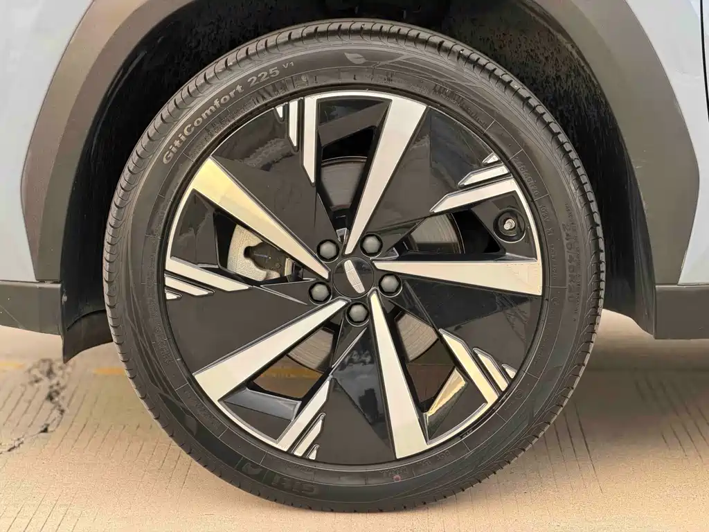 Geely Boyue L — миниатюра 21