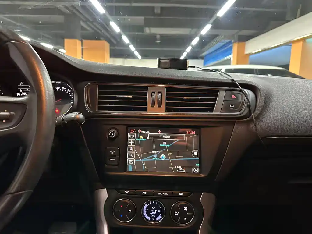 Citroen C3-XR — миниатюра 11