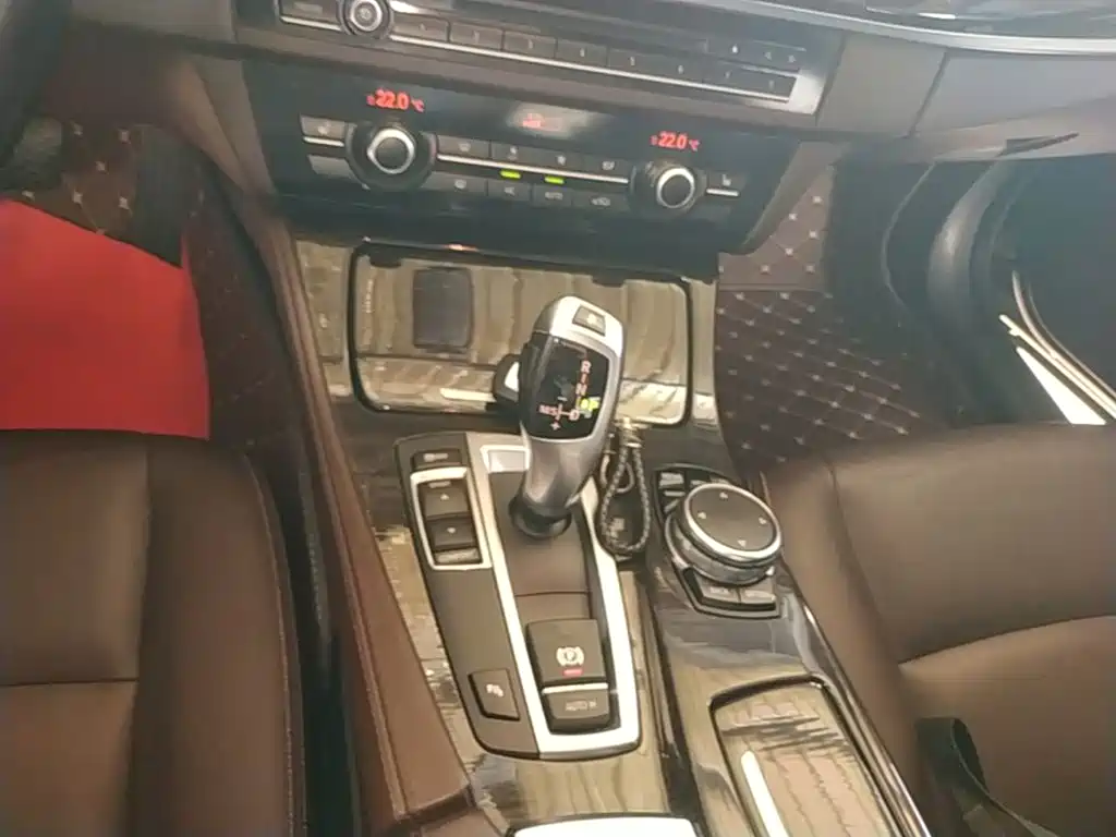 BMW 5 Series — миниатюра 14