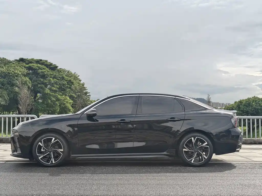 Lynk & Co 03 — миниатюра 4