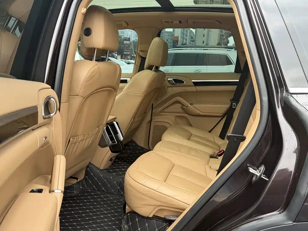 Porsche Cayenne — миниатюра 10