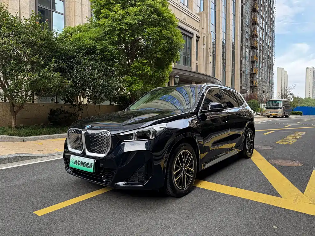 BMW iX1