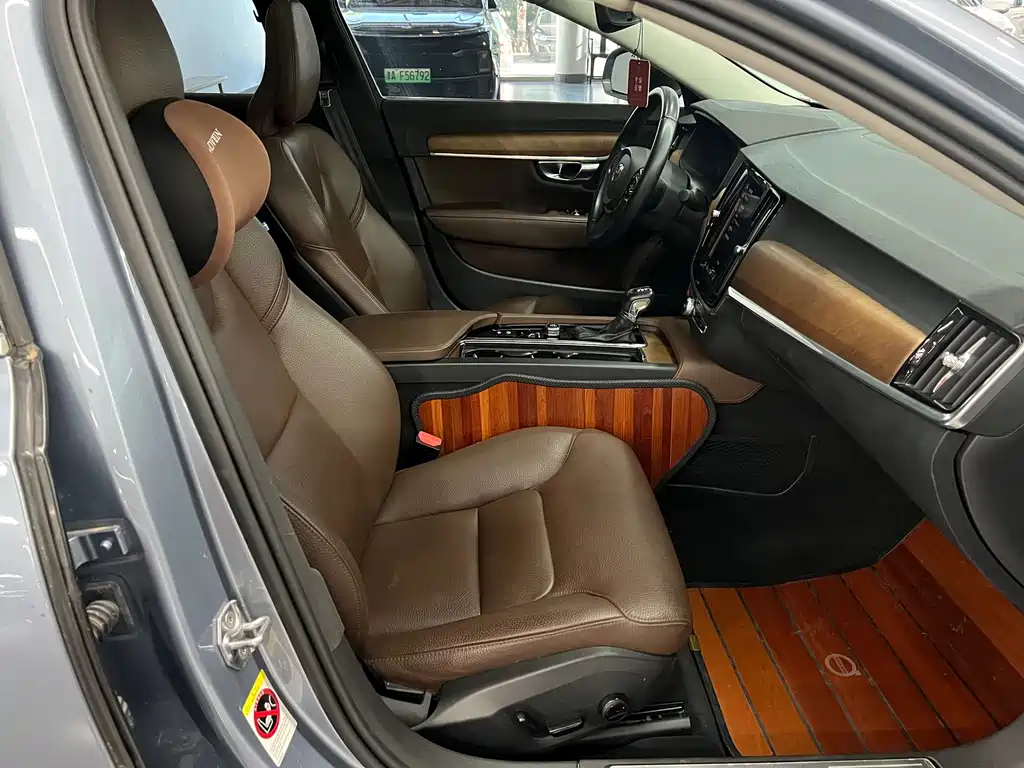 Volvo S90 — миниатюра 8