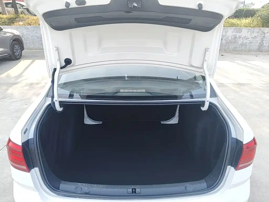 Volkswagen Lavida — миниатюра 19