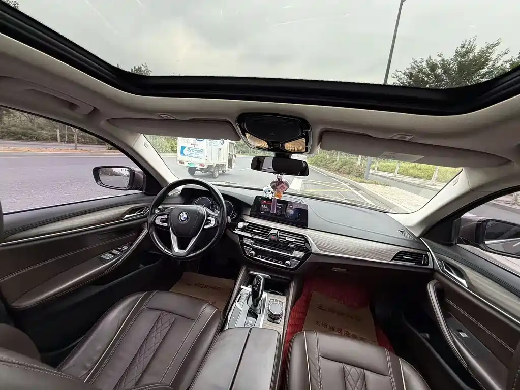 BMW 5 Series — миниатюра 7