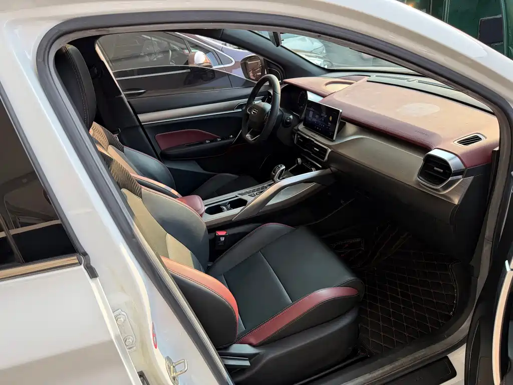 Geely Binyue — миниатюра 9