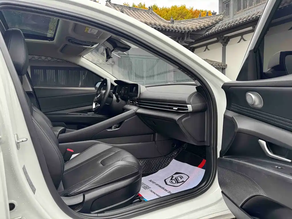 Hyundai Elantra — миниатюра 10