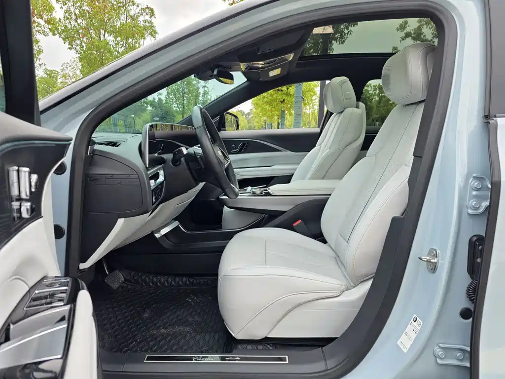 Cadillac Lyriq — миниатюра 9