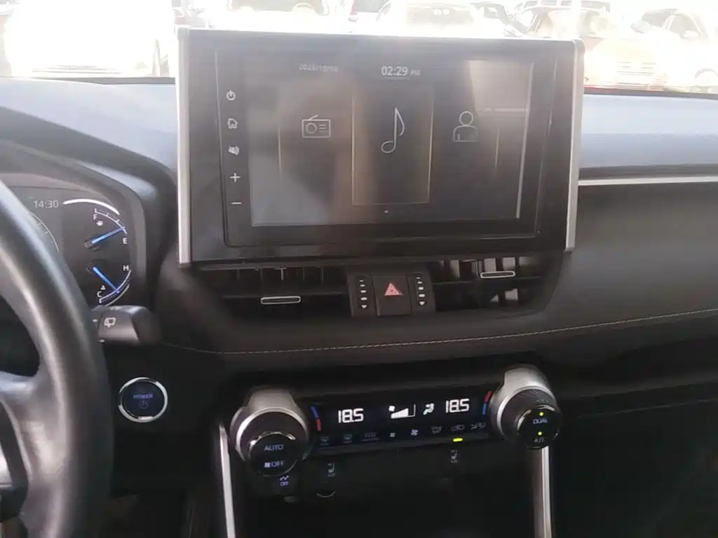 Toyota RAV4 — миниатюра 18