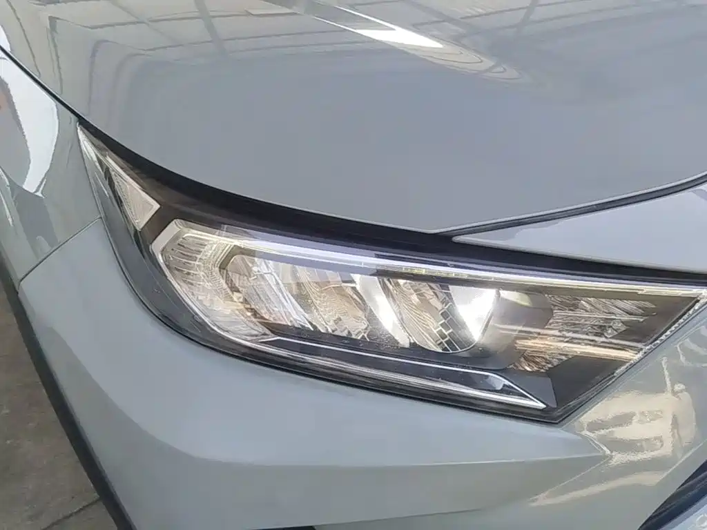 Toyota RAV4 — миниатюра 11