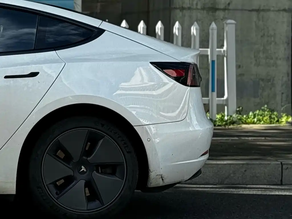 Tesla Model 3 — миниатюра 10