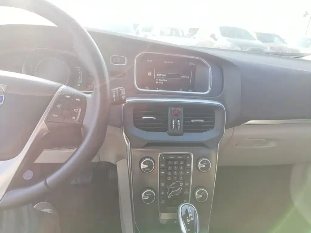 Volvo V40 — миниатюра 13