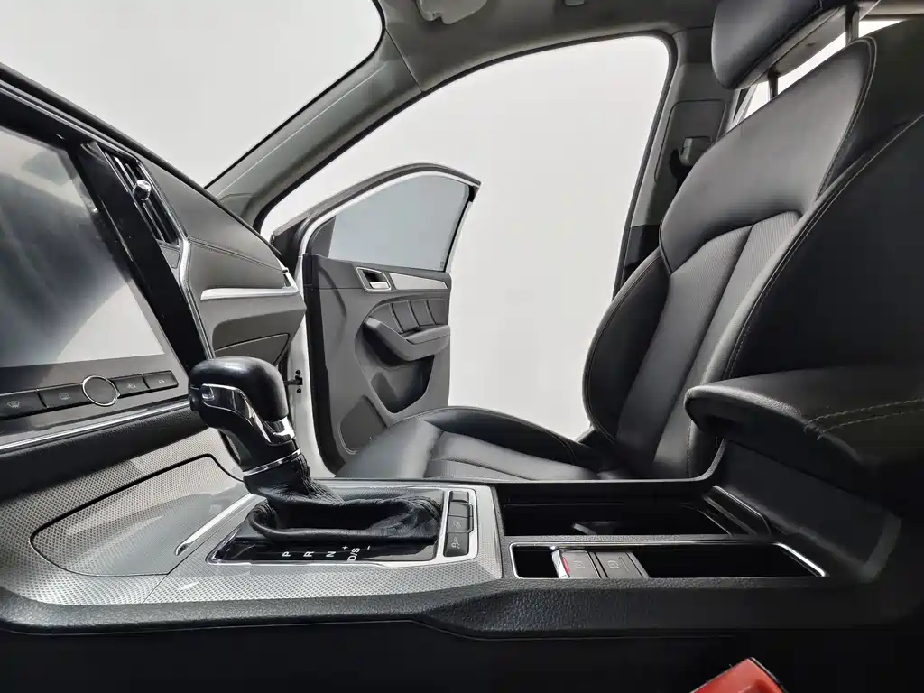 Roewe RX5 — миниатюра 12