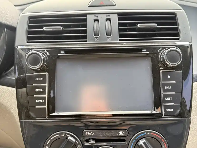 Nissan Tiida — миниатюра 15