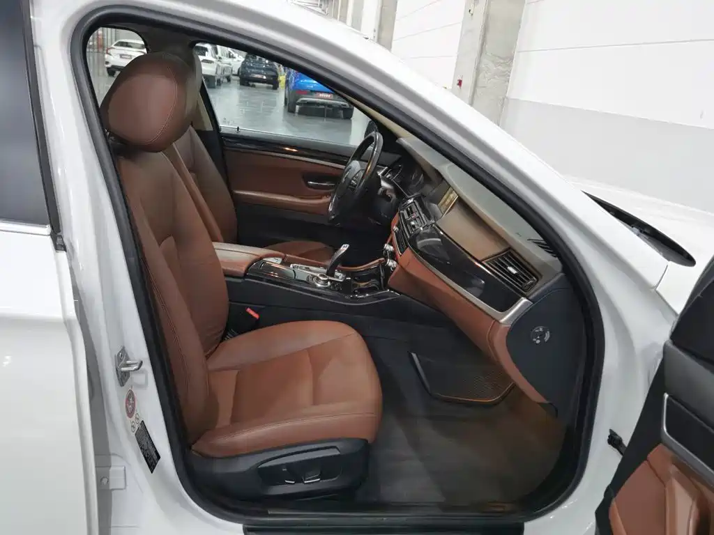 BMW 5 Series (Import) — миниатюра 23