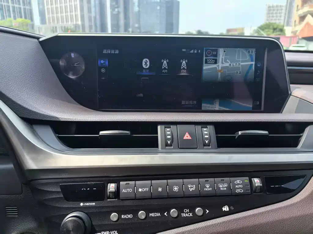 Lexus ES — миниатюра 10