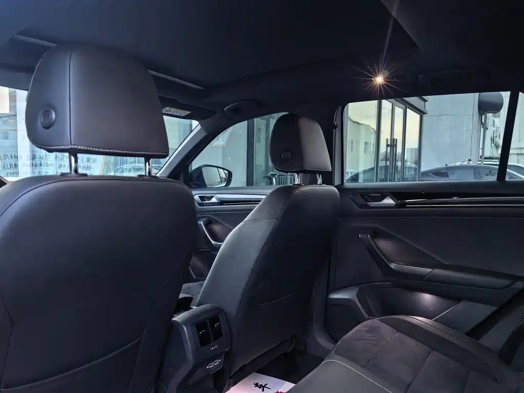 Volkswagen T-Roc — миниатюра 10