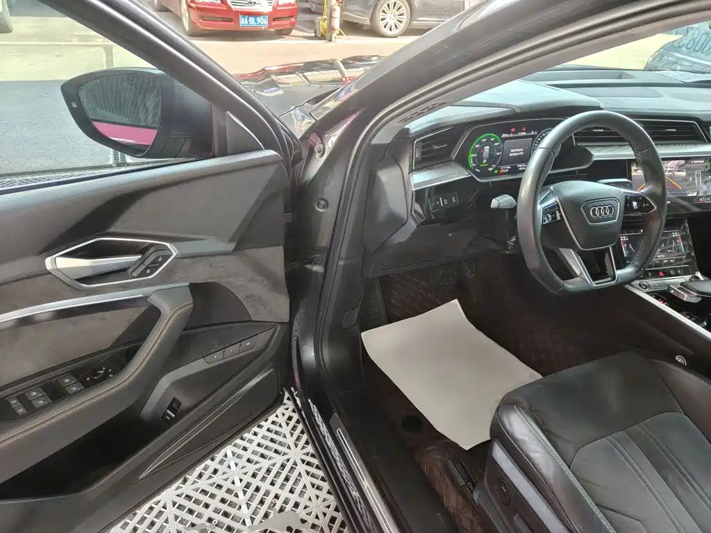 Audi e-tron — миниатюра 16