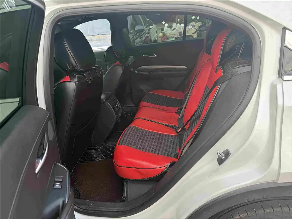 Cadillac XT4 — миниатюра 5