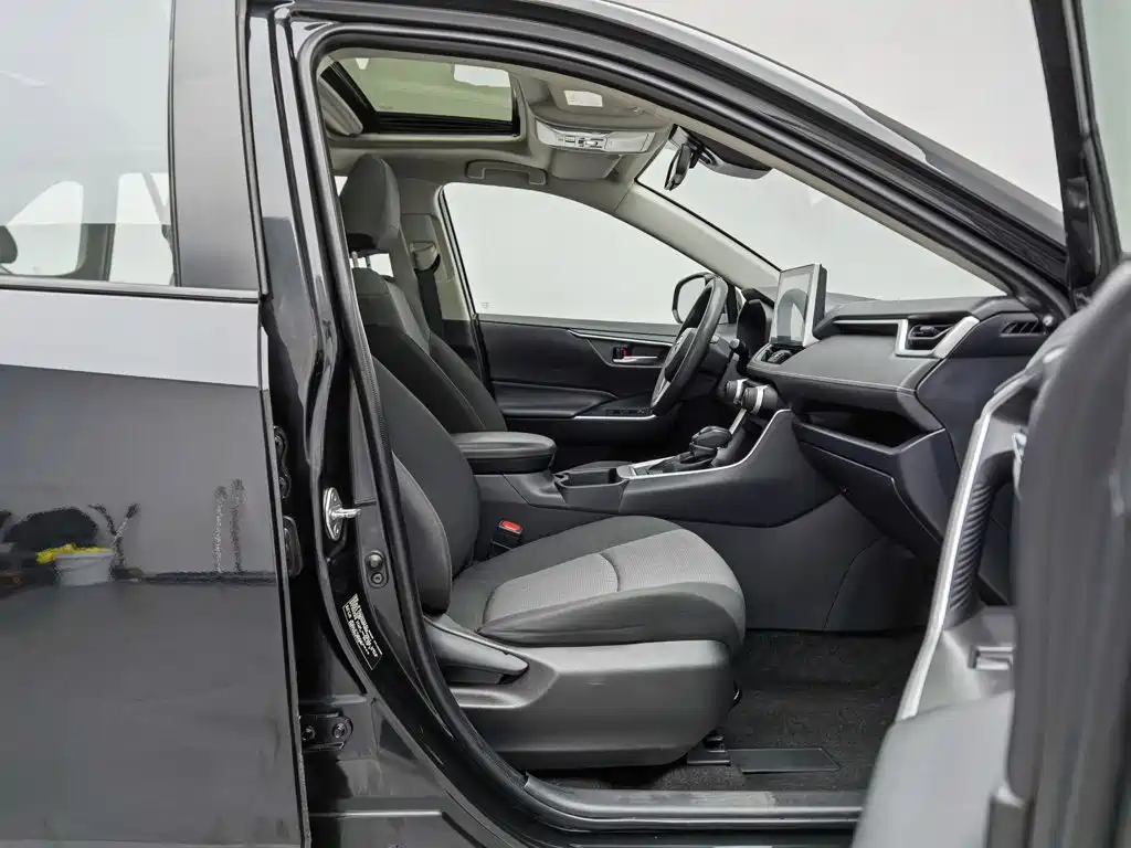 Toyota RAV4 — миниатюра 23