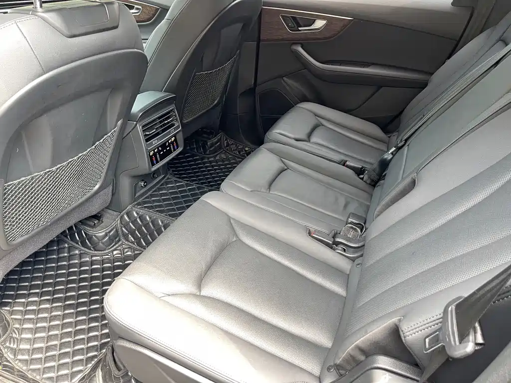 Audi Q7 — миниатюра 10