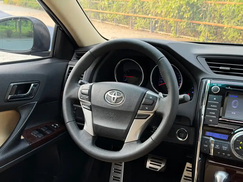 Toyota Reiz — миниатюра 10