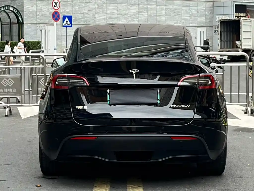 TESLA MODEL Y