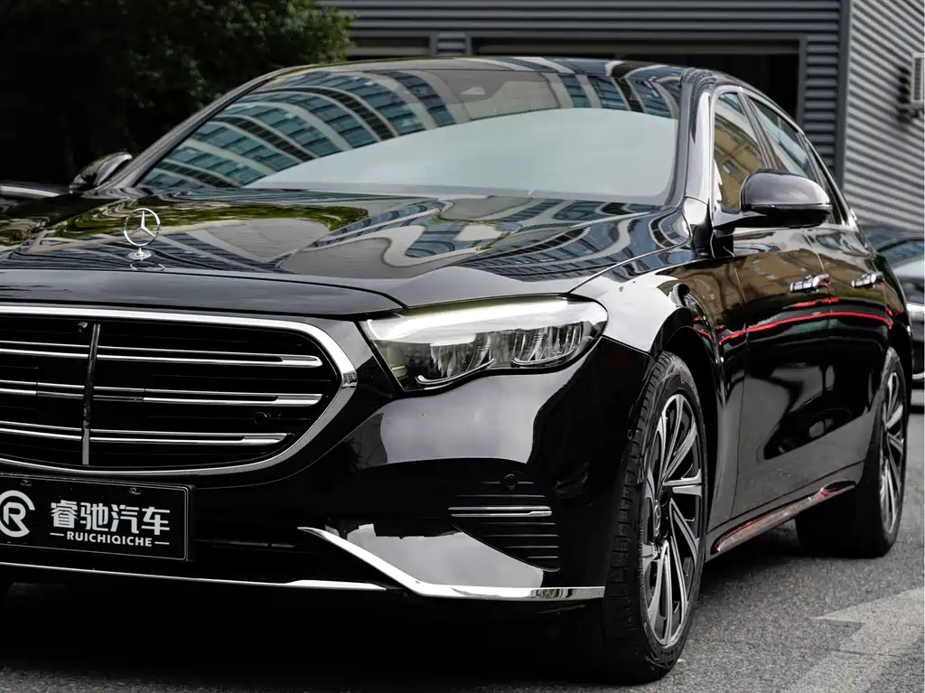 Mercedes-Benz E-Class — миниатюра 7