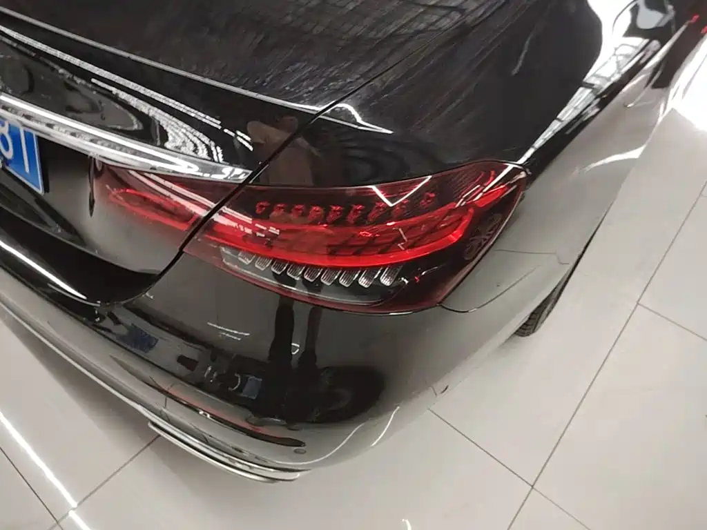 Mercedes-Benz E-Class — миниатюра 8