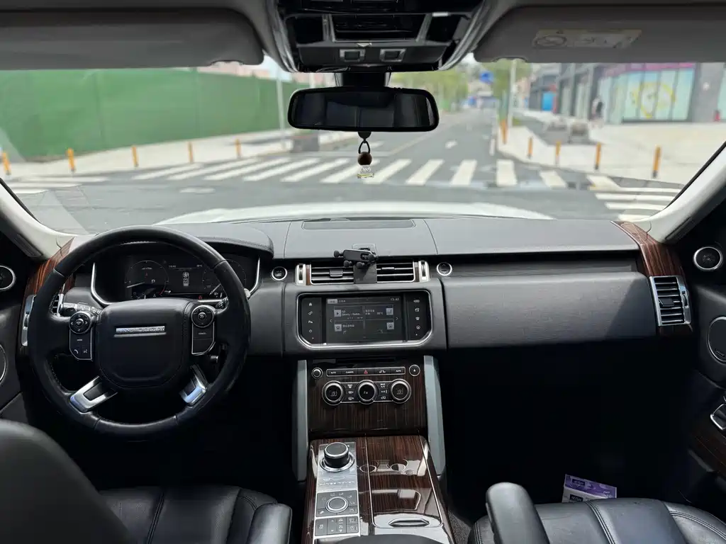Land Rover Range Rover — миниатюра 6