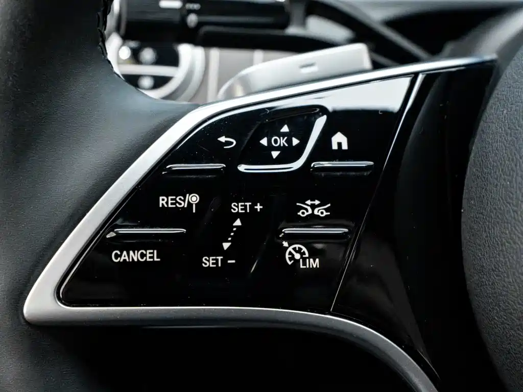 Mercedes-Benz E-Class — миниатюра 17