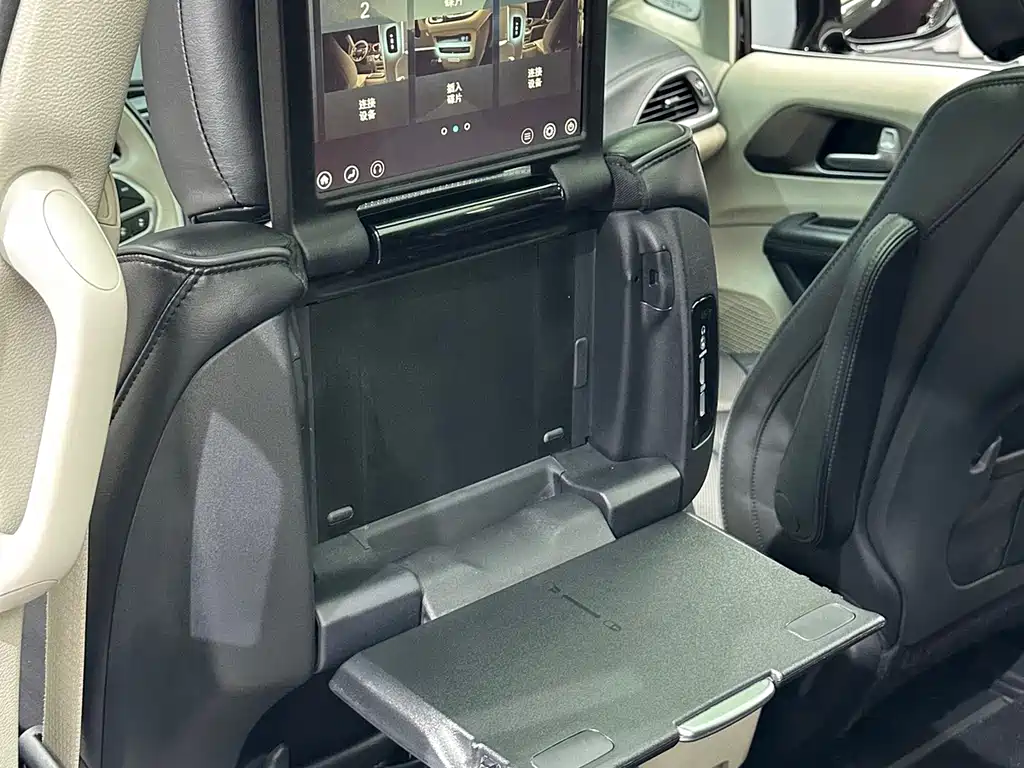 Chrysler Grand Voyager (Import) — миниатюра 16