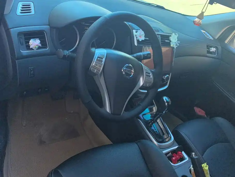 Nissan Tiida — миниатюра 12