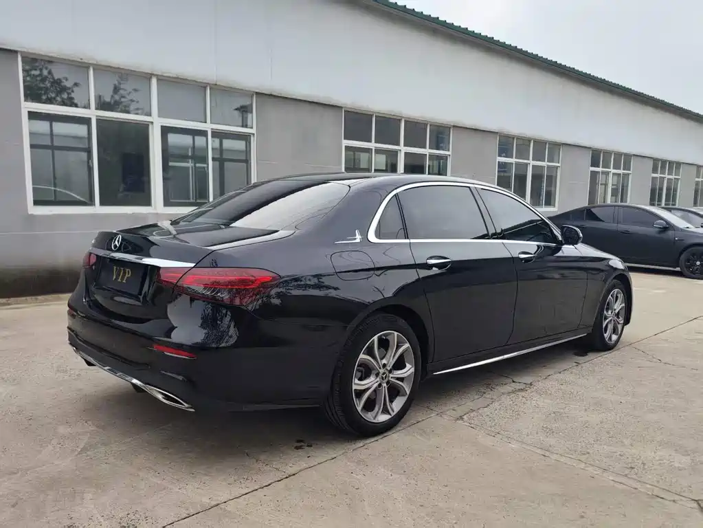 Mercedes-Benz E-Class — миниатюра 3